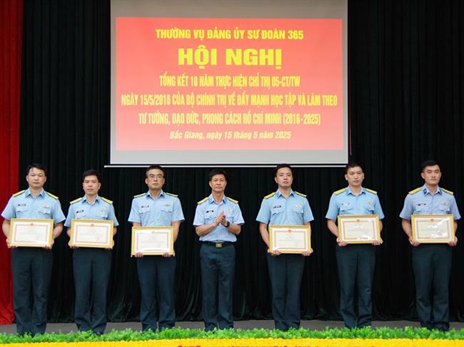 dang-uy-su-doan-365-tong-ket-10-nam-thuc-hien-chi-thi-05-cua-bo-chinh-tri
