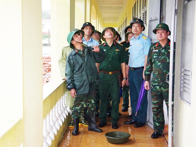 doan-cong-tac-so-3-bo-quoc-phong-kiem-tra-cong-tac-phong-chong-lut-bao-tai-trung-doan-213