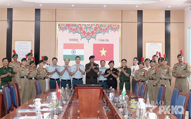 doan-dai-bieu-tong-doi-thieu-sinh-quan-an-do-tham-truong-si-quan-khong-quan