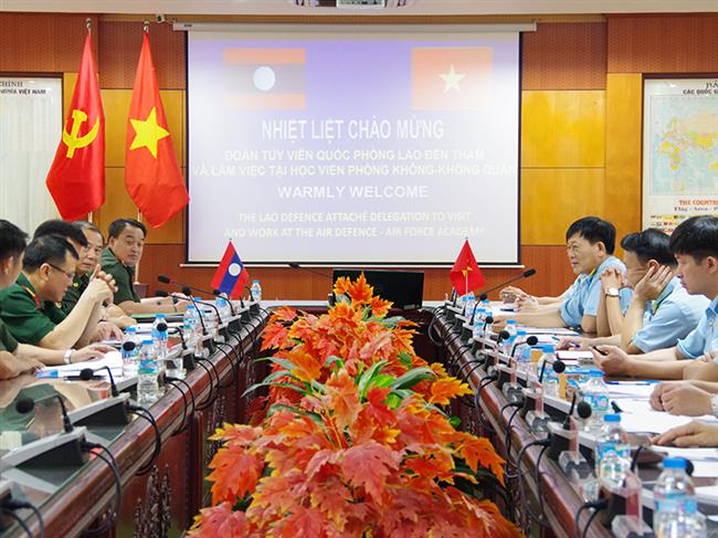 doan-tuy-vien-quoc-phong-lao-den-tham-va-lam-viec-tai-hoc-vien-phong-khong-khong-quan