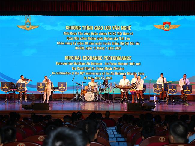doan-van-cong-khong-quan-hoang-gia-thai-lan-giao-luu-bieu-dien-tai-quan-chung-phong-khong-khong-quan