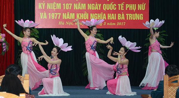 gap-mat-can-bo-nhan-vien-nu-nhan-ky-niem-107-nam-ngay-quoc-te-phu-nu-8-3-va-1977-nam-khoi-nghia-hai-ba-trung