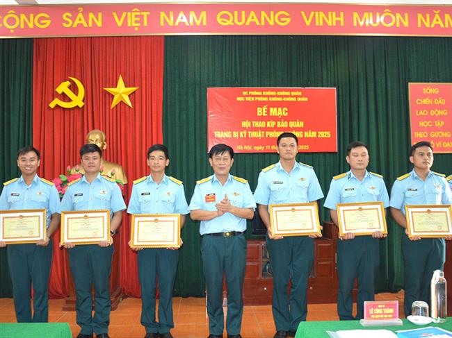 hoc-vien-phong-khong-khong-quan-to-chuc-hoi-thao-kip-bao-quan-trang-bi-ky-thuat-phong-khong-nam-2025
