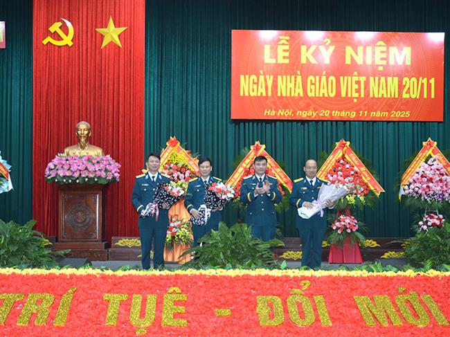 hoc-vien-phong-khong-khong-quan-to-chuc-le-ky-niem-ngay-nha-giao-viet-nam-20-11
