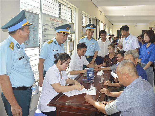 hoc-vien-pk-kq-kham-benh-tu-van-suc-khoe-cap-thuoc-cho-cac-doi-tuong-chinh-sach-tren-dia-ban-phuong-tung-thien-tp-ha-noi