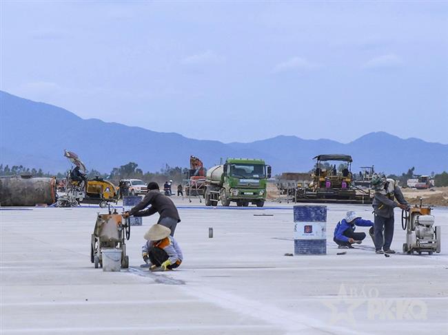 linh-tho-acc-lam-viec-“xuyen-le”-tren-nhung-cong-trinh-trong-diem