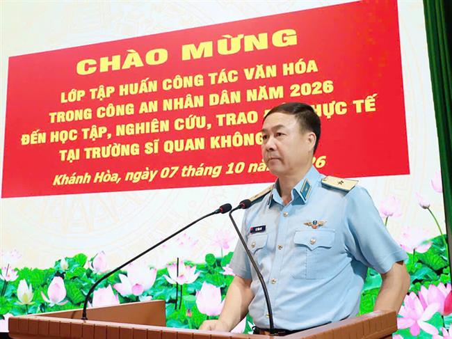lop-tap-huan-cong-tac-van-hoa-trong-cong-an-nhan-dan-nam-2026-tham-quan-thuc-te-tai-truong-si-quan-khong-quan