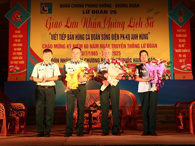 lu-doan-thong-tin-26-to-chuc-chuong-trinh-giao-luu-nhan-chung-lich-su-voi-chu-de-“viet-tiep-ban-hung-ca-doan-song-dien-pk-kq-anh-hung”