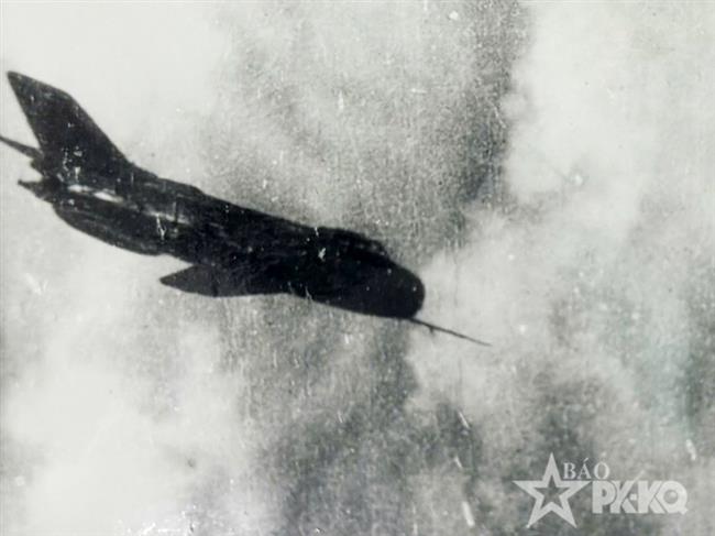 mig-19-chu-dong-xuat-kich-ban-roi-2-may-bay-my