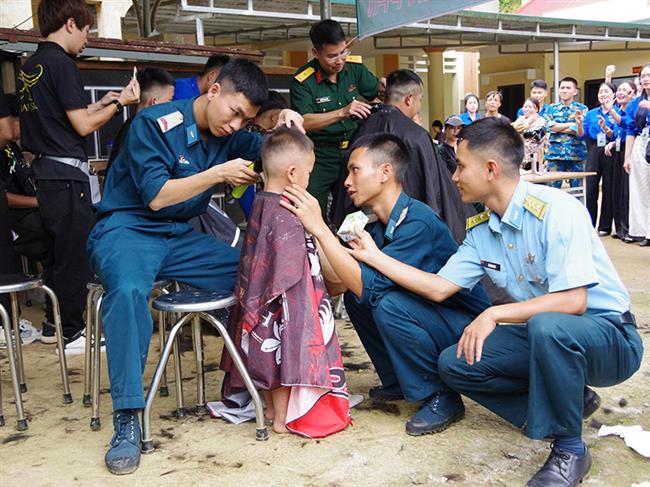 mua-he-soi-dong-o-tieu-doan-can-cu-san-bay-na-san