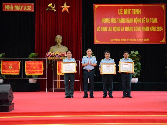 nha-may-a32-mit-tinh-huong-ung-thang-hanh-dong-ve-an-toan-ve-sinh-lao-dong-va-thang-cong-nhan-nam-2024