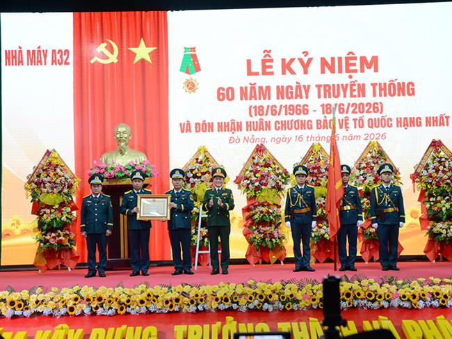 nha-may-a32-to-chuc-le-ky-niem-60-nam-ngay-truyen-thong-va-don-nhan-huan-chuong-bao-ve-to-quoc-hang-nhat