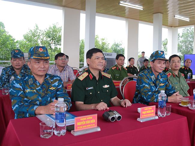 quan-chung-phong-khong-khong-quan-be-mac-hoi-thao-dan-duong-cho-luc-luong-khong-quan-toan-quan-va-dien-tap-ban-nem-bom-dan-that-cho-luc-luong-khong-quan