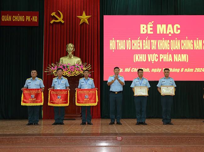 quan-chung-phong-khong-khong-quan-be-mac-hoi-thao-vo-chien-dau-tay-khong-nam-2024-khu-vuc-phia-nam