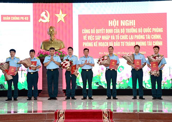 quan-chung-phong-khong-khong-quan-cong-bo-quyet-dinh-cua-bo-truong-bo-quoc-phong-ve-viec-sap-nhap-to-chuc-lai-phong-tai-chinh-phong-ke-hoach-va-dau-tu-thanh-phong-tai-chinh