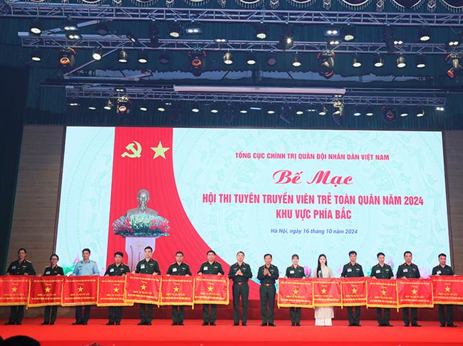 quan-chung-phong-khong-khong-quan-duoc-tang-co-“don-vi-xuat-sac”-trong-hoi-thi-tuyen-truyen-vien-tre-toan-quan-khu-vuc-phia-bac-nam-2024