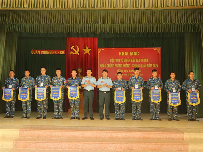 quan-chung-phong-khong-khong-quan-khai-mac-hoi-thao-vo-chien-dau-tay-khong-nam-2024-khu-vuc-phia-bac