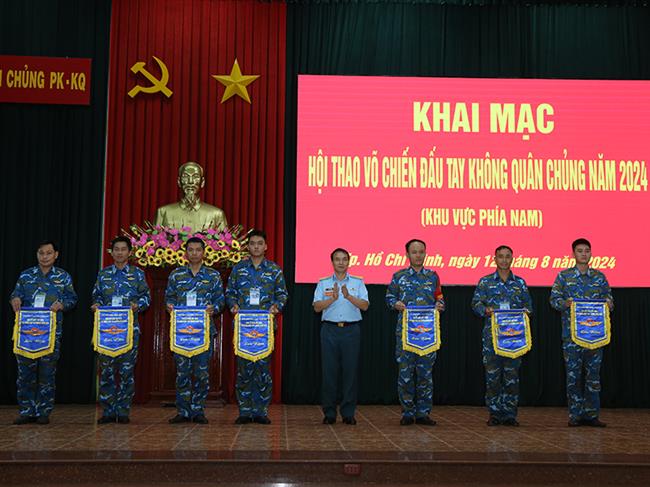 quan-chung-phong-khong-khong-quan-khai-mac-hoi-thao-vo-chien-dau-tay-khong-nam-2024-khu-vuc-phia-nam