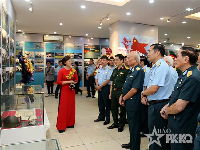 quan-chung-phong-khong-khong-quan-khai-mac-trien-lam-lan-thu-3-mot-so-tran-danh-doc-dao-cua-bo-doi-phong-khong-khong-quan