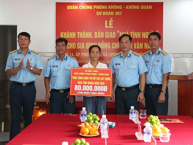 quan-chung-phong-khong-khong-quan-khanh-thanh-ban-giao-“nha-tinh-nghia”-tang-gia-dinh-thieu-ta-tran-van-nai