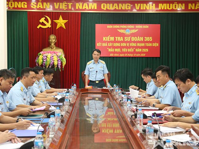 quan-chung-phong-khong-khong-quan-kiem-tra-ket-qua-xay-dung-don-vi-vung-manh-toan-dien-“mau-muc-tieu-bieu”-nam-2026-tai-su-doan-365