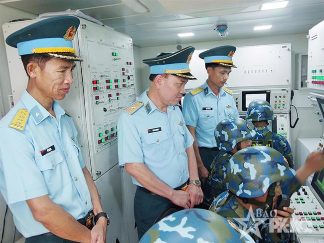 quan-chung-phong-khong-khong-quan-kiem-tra-ket-qua-xay-dung-don-vi-vung-manh-toan-dien-“mau-muc-tieu-bieu”-tai-su-doan-377
