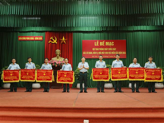 quan-chung-phong-khong-khong-quan-to-chuc-be-mac-hoi-thao-phong-chay-chua-chay-cac-co-quan-don-vi-nha-may-khu-vuc-mien-bac-nam-2024