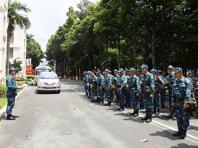 quan-chung-phong-khong-khong-quan-to-chuc-dien-tap-chi-huy-tham-muu-1-ben-2-cap-tren-ban-do-co-mot-phan-thuc-binh-cho-cac-don-vi-mien-nam-nam-trung-bo