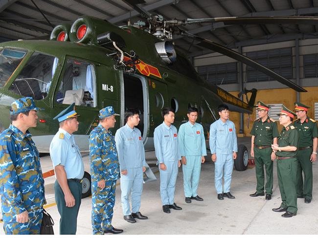 quan-chung-phong-khong-khong-quan-to-chuc-dien-tap-chi-huy-tham-muu-1-ben-2-cap-tren-ban-do-co-mot-phan-thuc-binh-cho-cac-don-vi-khu-vuc-mien-trung