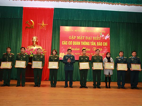 quan-chung-phong-khong-khong-quan-to-chuc-gap-mat-dai-bieu-cac-co-quan-thong-tan-bao-chi-nhan-dip-xuan-mau-tuat-2018