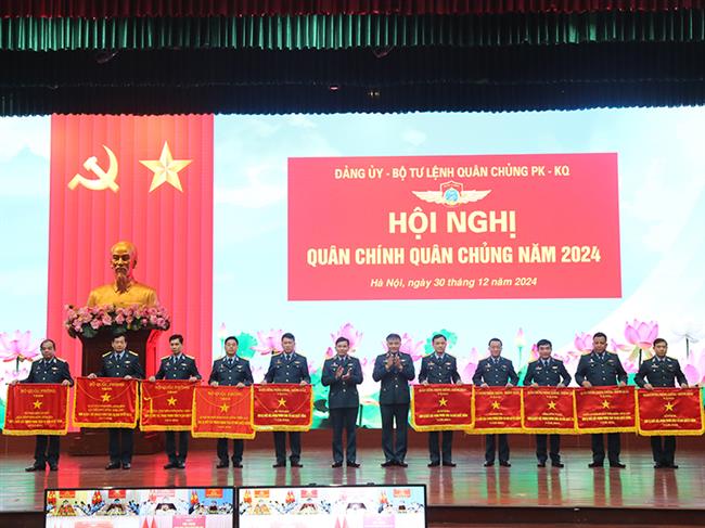 quan-chung-phong-khong-khong-quan-to-chuc-hoi-nghi-quan-chinh-nam-2024