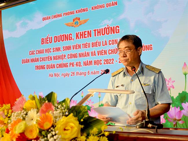 quan-chung-pk-kq-bieu-duong-khen-thuong-cac-hoc-sinh-sinh-vien-tieu-bieu-nam-hoc-2022-2023-la-con-si-quan-quan-nhan-chuyen-nghiep-cong-nhan-va-vien-chuc-quoc-phong