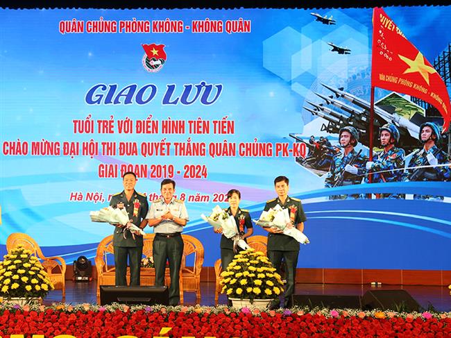 quan-chung-phong-khong-khong-quan-to-chuc-giao-luu-tuoi-tre-voi-dien-hinh-tien-tien-chao-mung-dai-hoi-thi-dua-quyet-thang-giai-doan-2019-2024