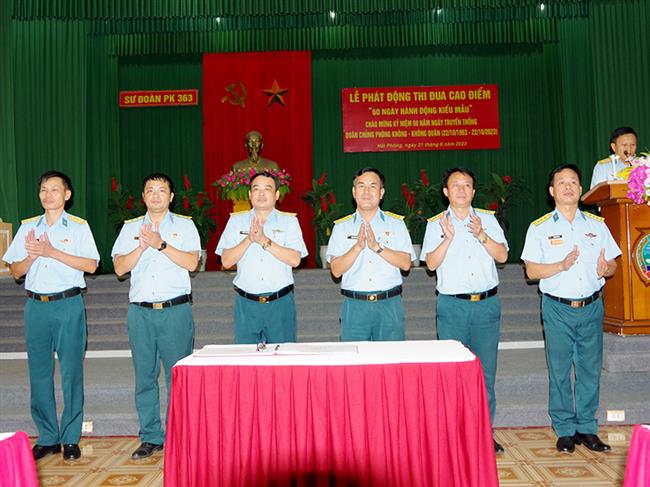 su-doan-363-phat-dong-thi-dua-cao-diem-chao-mung-ky-niem-60-nam-ngay-truyen-thong-quan-chung-phong-khong-khong-quan