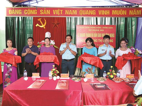 su-doan-365-ban-giao-nha-tinh-nghia-cho-than-nhan-liet-si-vu-van-binh