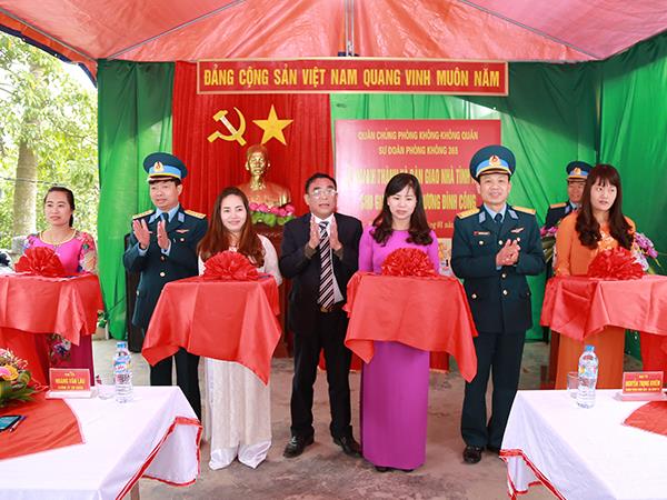 su-doan-365-ban-giao-nha-tinh-nghia-cho-thuong-binh-duong-dinh-cong