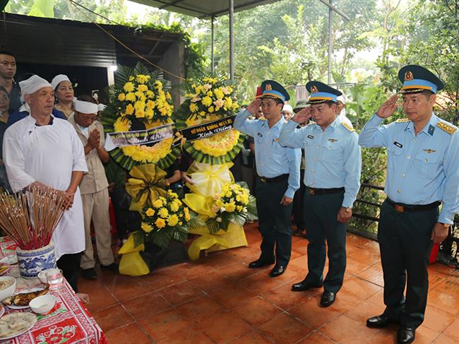 su-doan-khong-quan-371-to-chuc-le-truy-dieu-an-tang-liet-si-phi-cong-tran-minh-phuong