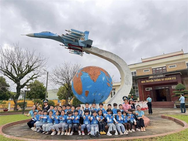 su-doan-372-phoi-hop-voi-cac-truong-hoc-to-chuc-hoat-dong-tham-quan-giao-duc-truyen-thong