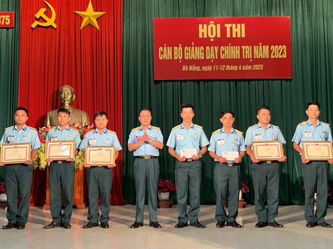 su-doan-375-to-chuc-hoi-thi-can-bo-giang-day-chinh-tri-nam-2023