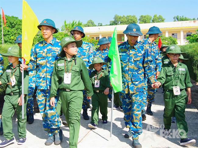su-doan-377-phoi-hop-to-chuc-chuong-trinh-“hoc-ky-trong-quan-doi”-nam-2026