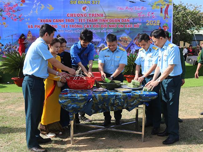 su-doan-377-to-chuc-chuong-trinh-“xuan-canh-troi-tet-tham-tinh-quan-dan”