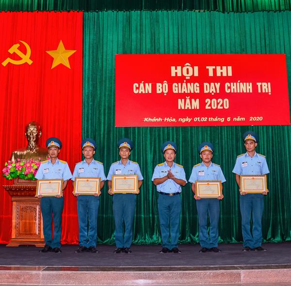 su-doan-377-to-chuc-hoi-thi-can-bo-giang-day-chinh-tri-gioi-nam-2020