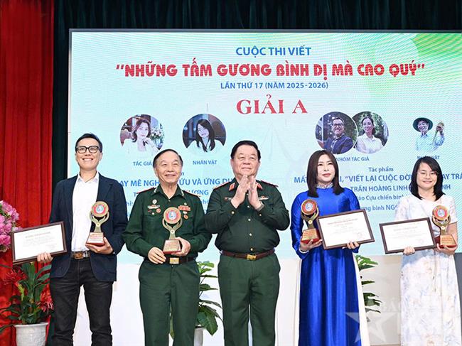 tac-gia-le-kim-phuong-ghi-dau-an-voi-tac-pham-viet-ve-nha-khoa-hoc-tri-tue-nhan-tao