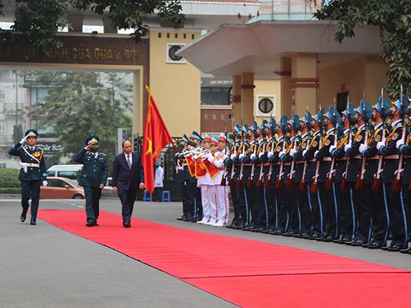 thu-tuong-nguyen-xuan-phuc-tham-va-chuc-tet-can-bo-chien-si-su-doan-phong-khong-361