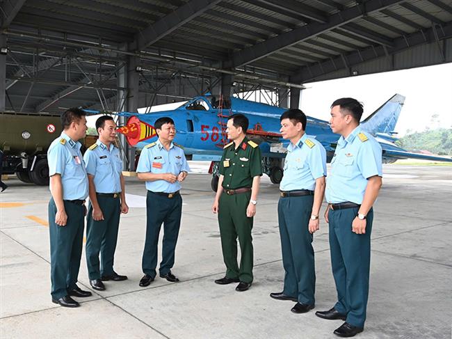 thuc-trang-doi-ngu-can-bo-dao-tao-chu-nhiem-hau-can-ky-thuat-trung-lu-doan-o-quan-chung-pk-kq-va-nhung-van-de-dat-ra-trong-doi-moi-noi-dung-chuong-trinh-dao-tao-tai-hoc-vien-hau-can-hien-nay