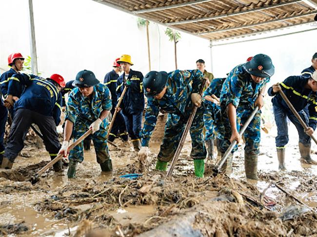 tieu-doan-can-cu-san-bay-na-san-su-doan-371-giup-nhan-dan-tinh-son-la-khac-phuc-hau-qua-sau-bao-so-3