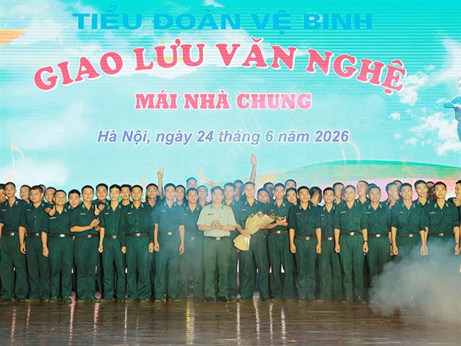 tieu-doan-ve-binh-bo-tham-muu-quan-chung-phong-khong-khong-quan-to-chuc-giao-luu-van-nghe-“mai-nha-chung”