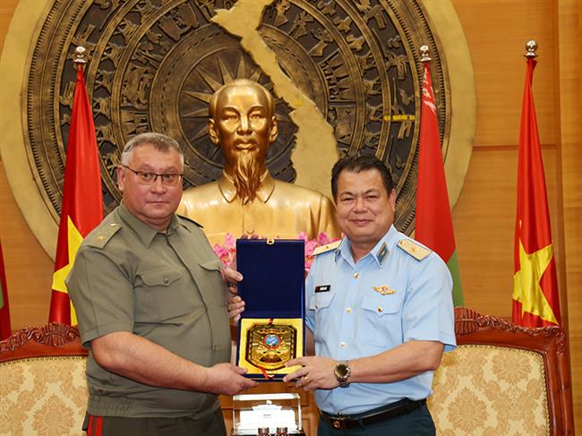 tong-tham-muu-truong-cac-luc-luong-vu-trang-cong-hoa-belarus-tham-quan-chung-phong-khong-khong-quan