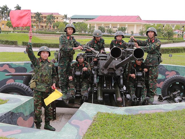 tren-thao-truong-cua-bo-doi-phao-phong-khong-214