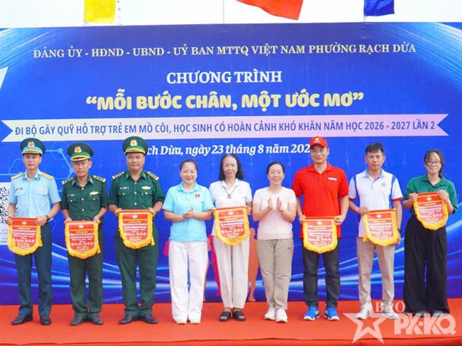 trung-doan-261-tham-gia-chuong-trinh-di-bo-tao-quy-ho-tro-hoc-sinh-co-hoan-canh-kho-khan